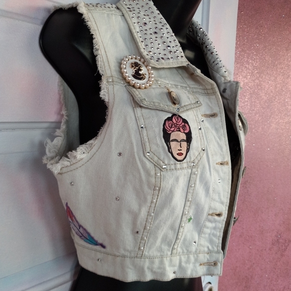 💝Kawaii princess cropped light wash ooak vest! Sparkles & pearls PRICE FIRM - Picture 3 of 16